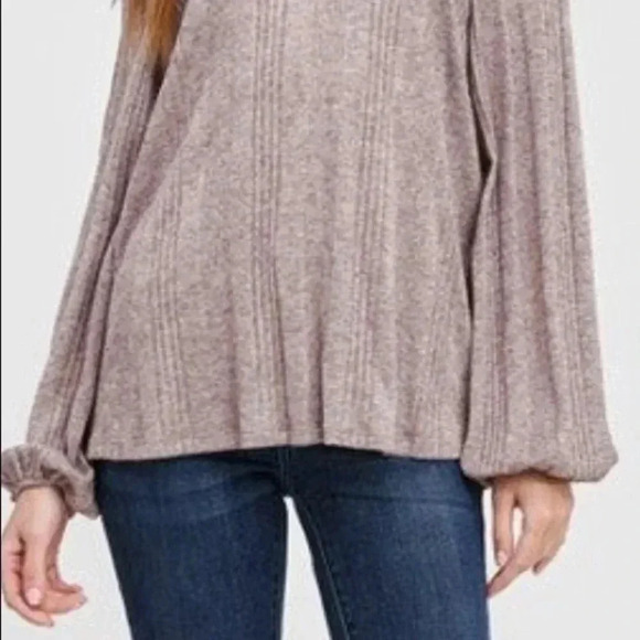 White BIRCH COLD SHOULDERS LONG SLEEVE TOP SIZE XL - Picture 2 of 9